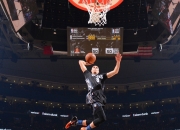 开云棋牌试玩-库里演绎完美掌控，热火团队篮球完胜76人，揭示现代篮球的胜利密码