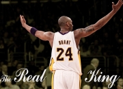 开云棋牌游戏-光影交错，那一夜，英格兰绿茵轻骑踏碎德国战车，马龙之火点燃温布利之巅