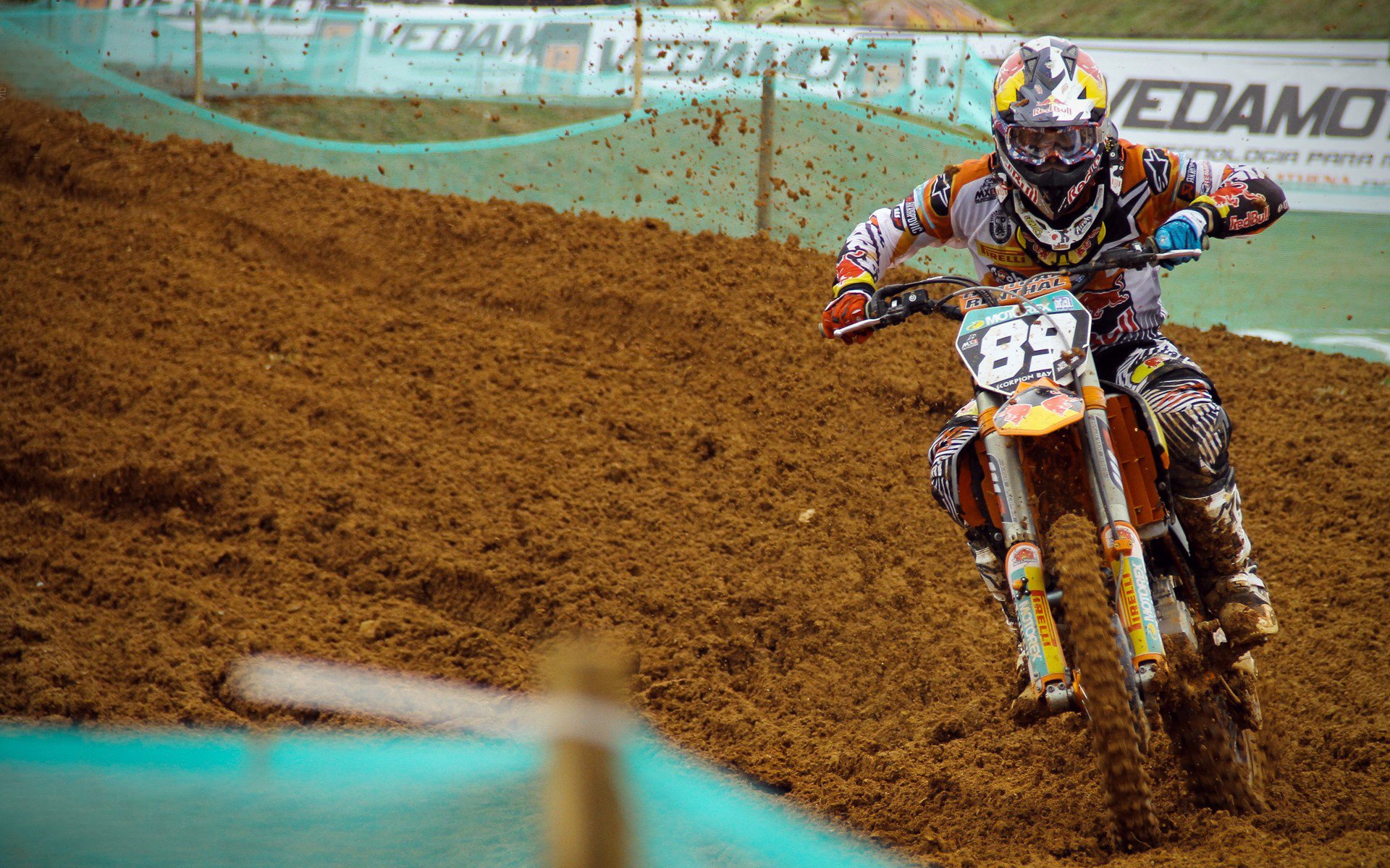 法网红土铸就新王，辛纳惊艳四座，完胜温网传奇